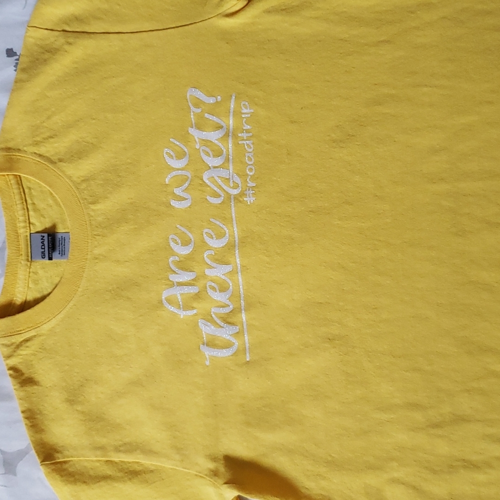 Gildan t-shirt size small